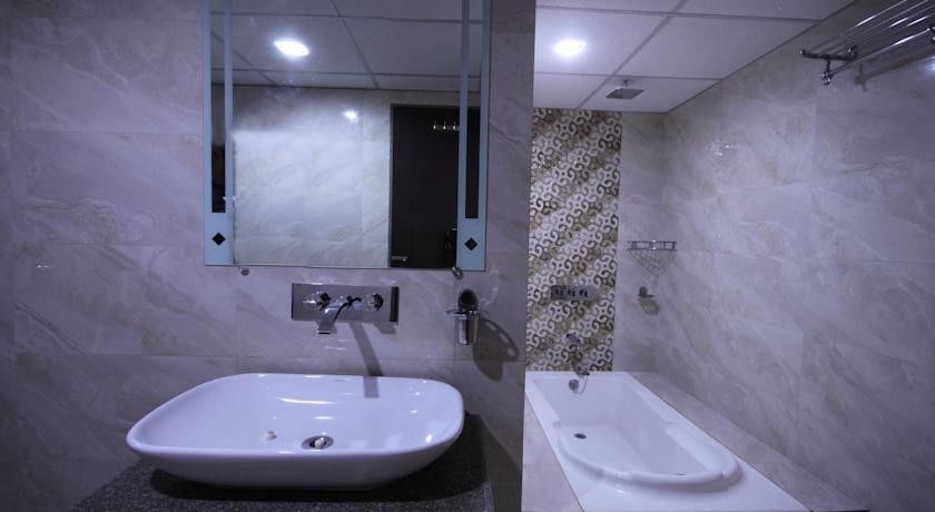 Golden Plaza Hotel Ahmedabad Exterior photo