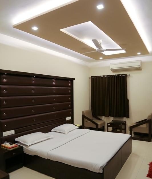 Golden Plaza Hotel Ahmedabad Exterior photo